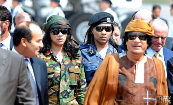卡扎菲的女保镖 - 我的相册1 - 股海明灯论坛 - .