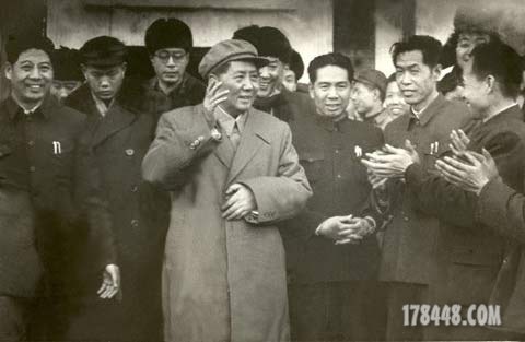 1958年毛主席视察长春第一汽车制造厂.jpg