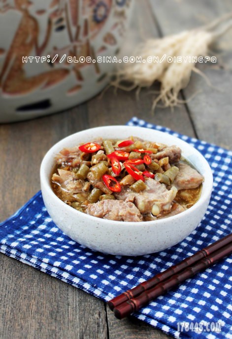 如何让夏季肉菜,开胃解腻的吃法——酸豇豆蒸排骨