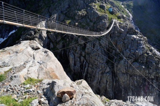 瑞士的忒福特悬索桥.jpg