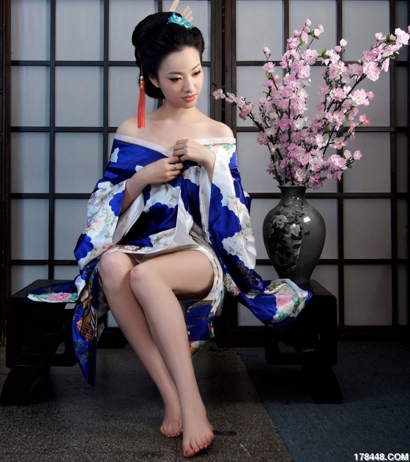 美女出浴7.jpg