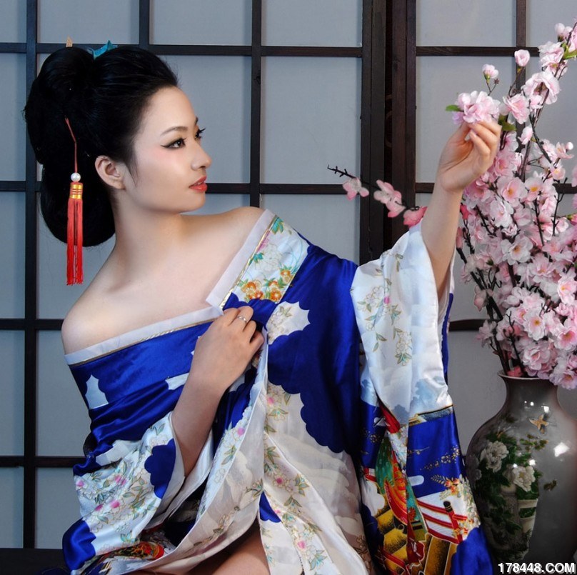 美女出浴8.jpg